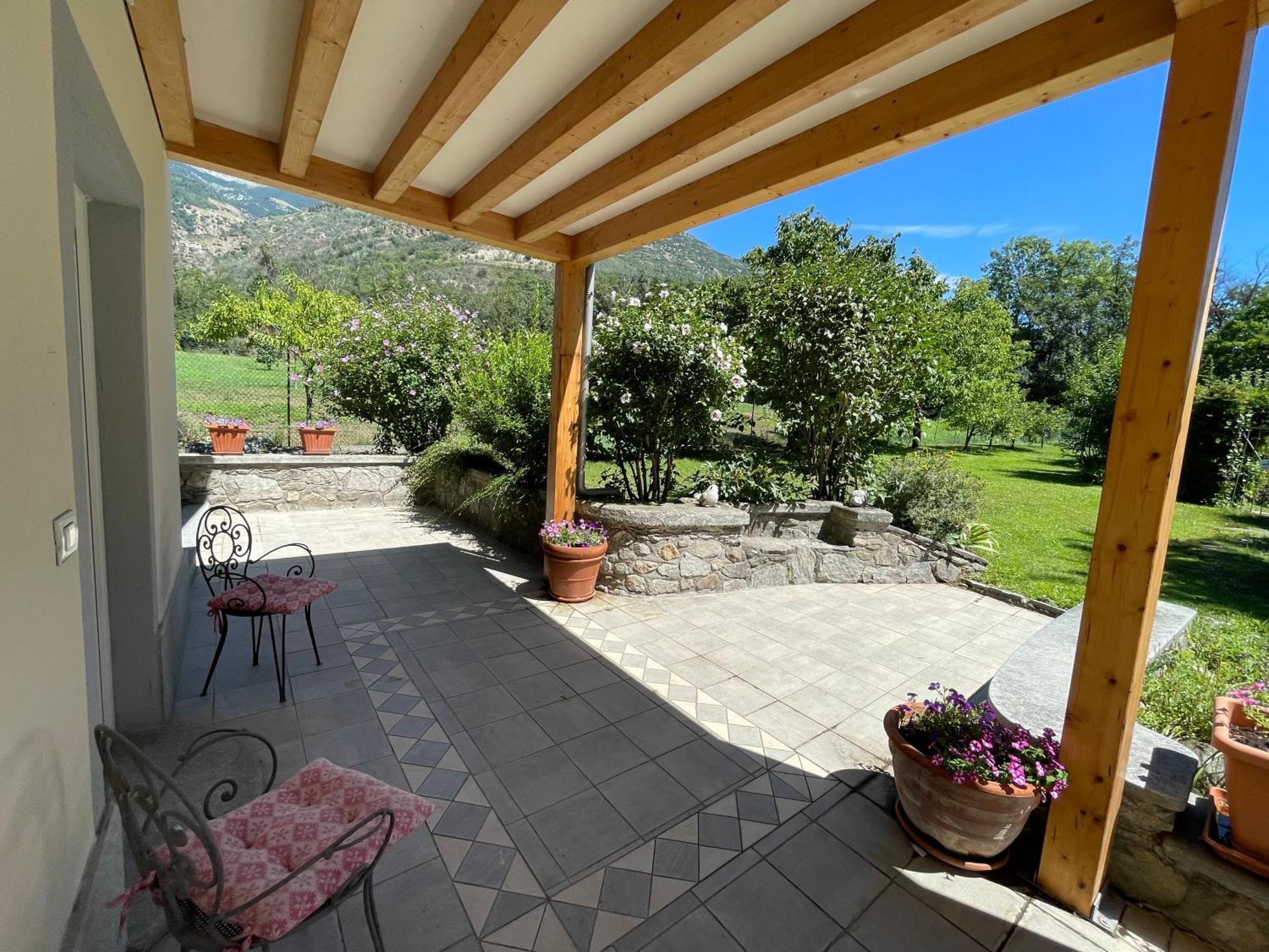 La Casina Di Oscar Ad Ao V Combe Vda Quart 0014 E 00I6 Leilighet Eksteriør bilde