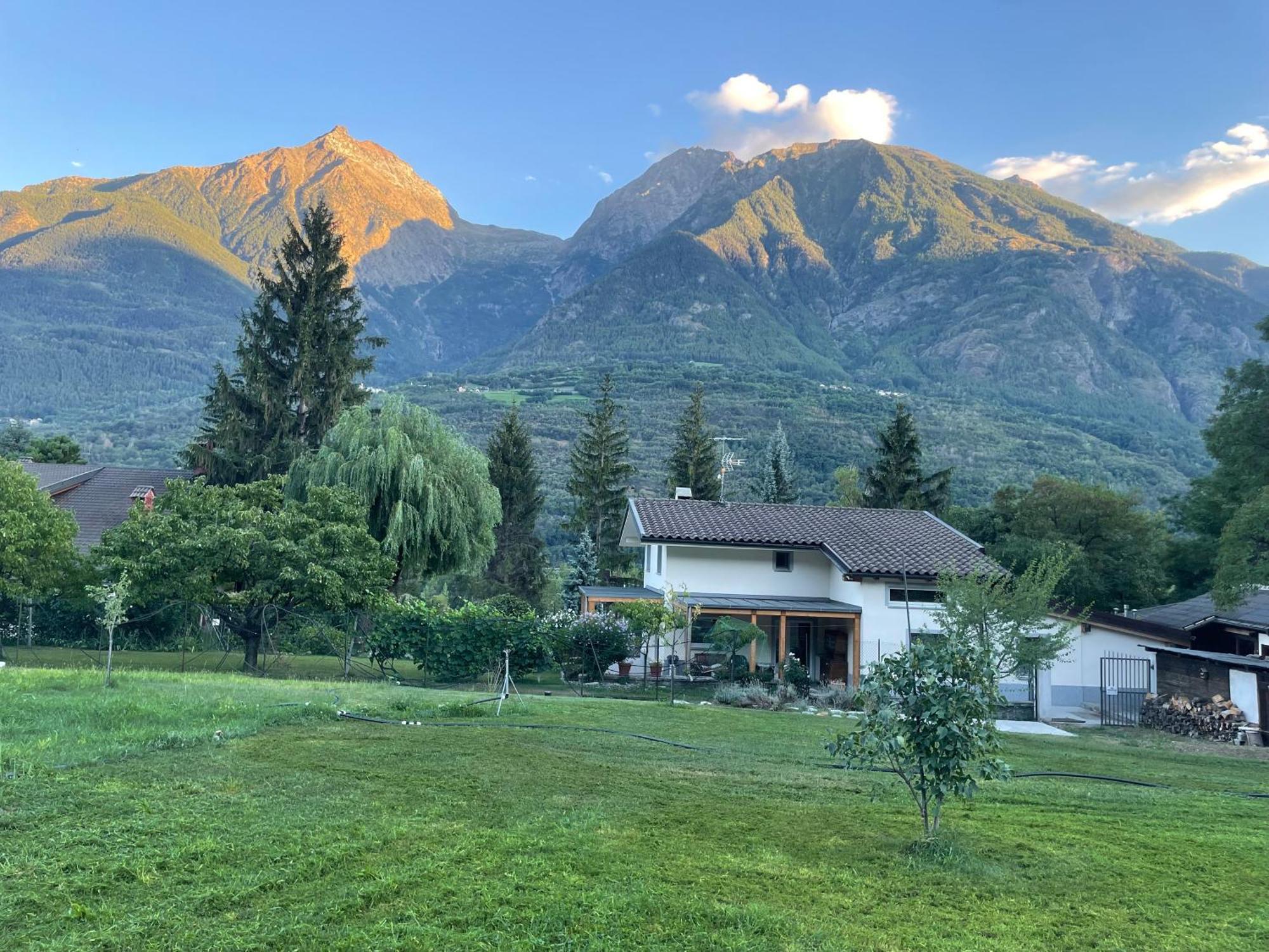 La Casina Di Oscar Ad Ao V Combe Vda Quart 0014 E 00I6 Leilighet Eksteriør bilde
