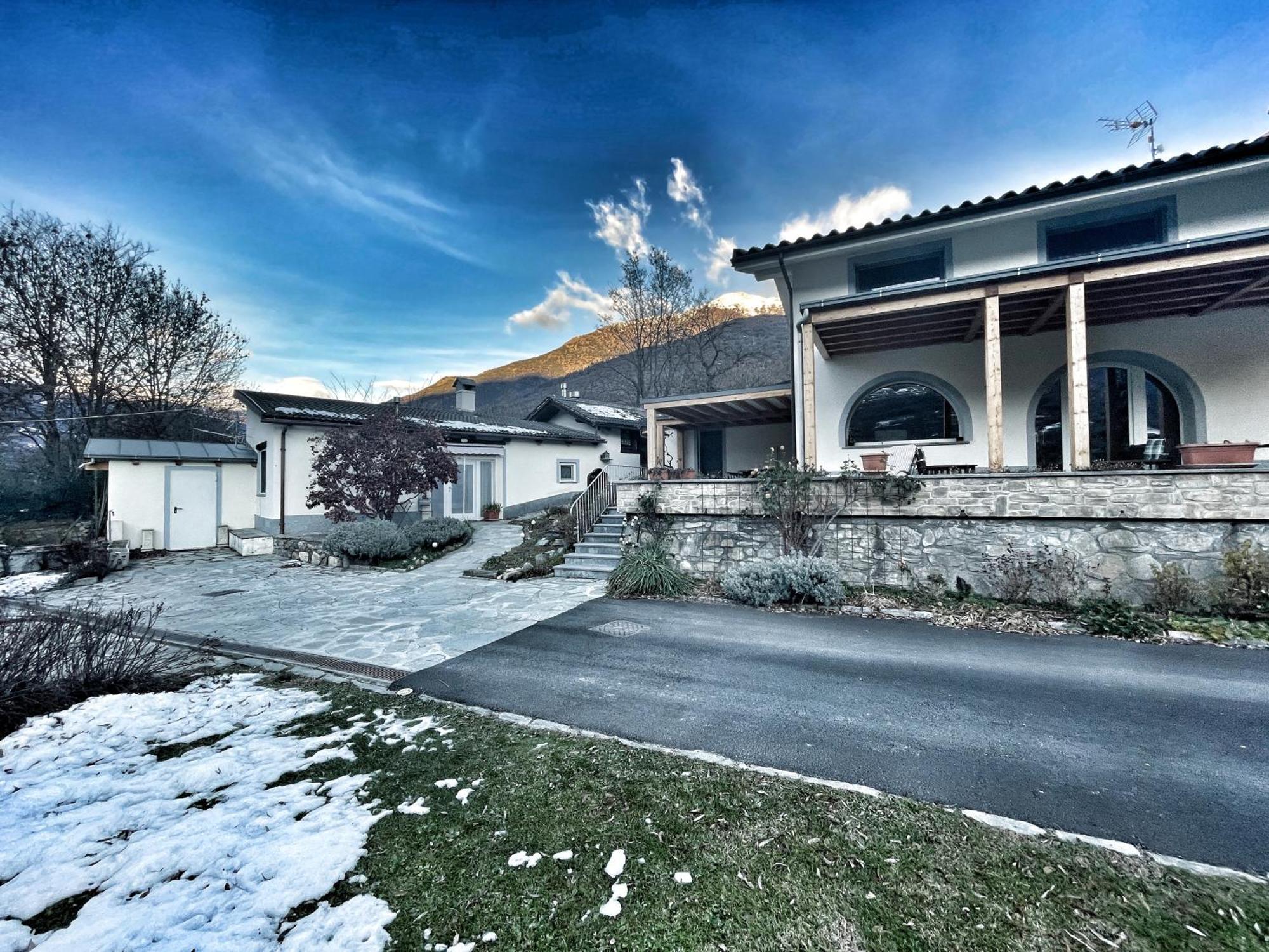 La Casina Di Oscar Ad Ao V Combe Vda Quart 0014 E 00I6 Leilighet Eksteriør bilde